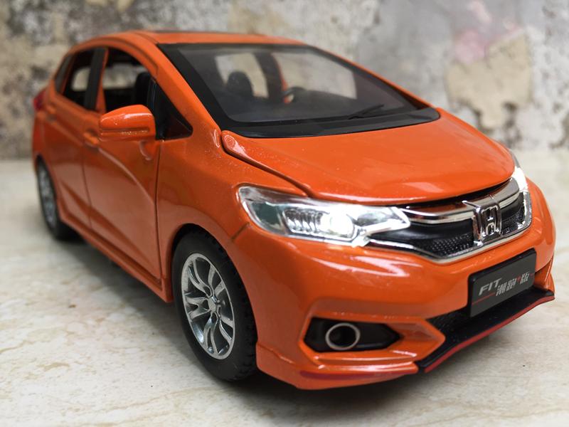Mô hình xe ô tô Honda Jazz 2020 1:32