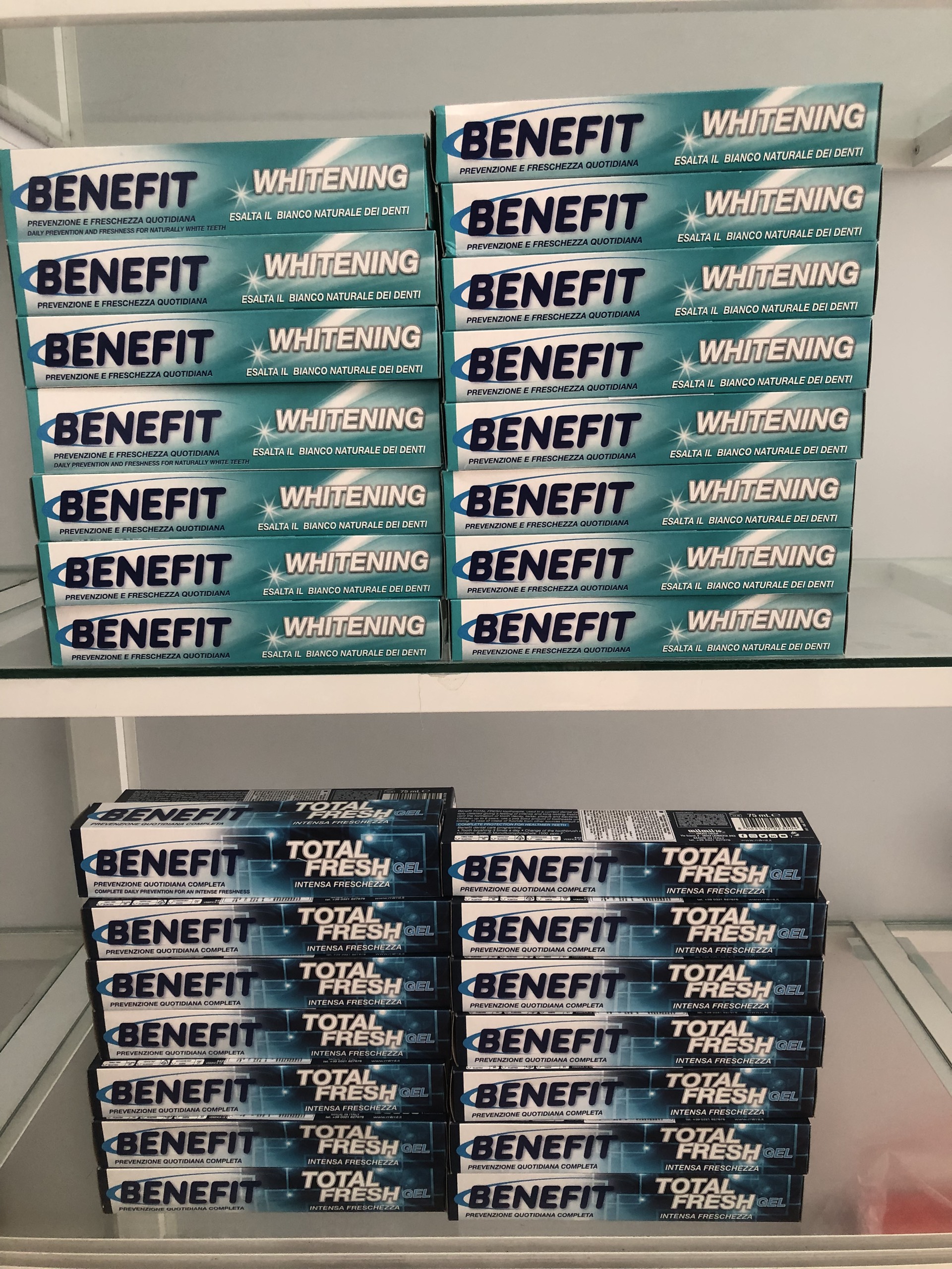 Kem đánh răng làm trắng răng Benefit 75 gr