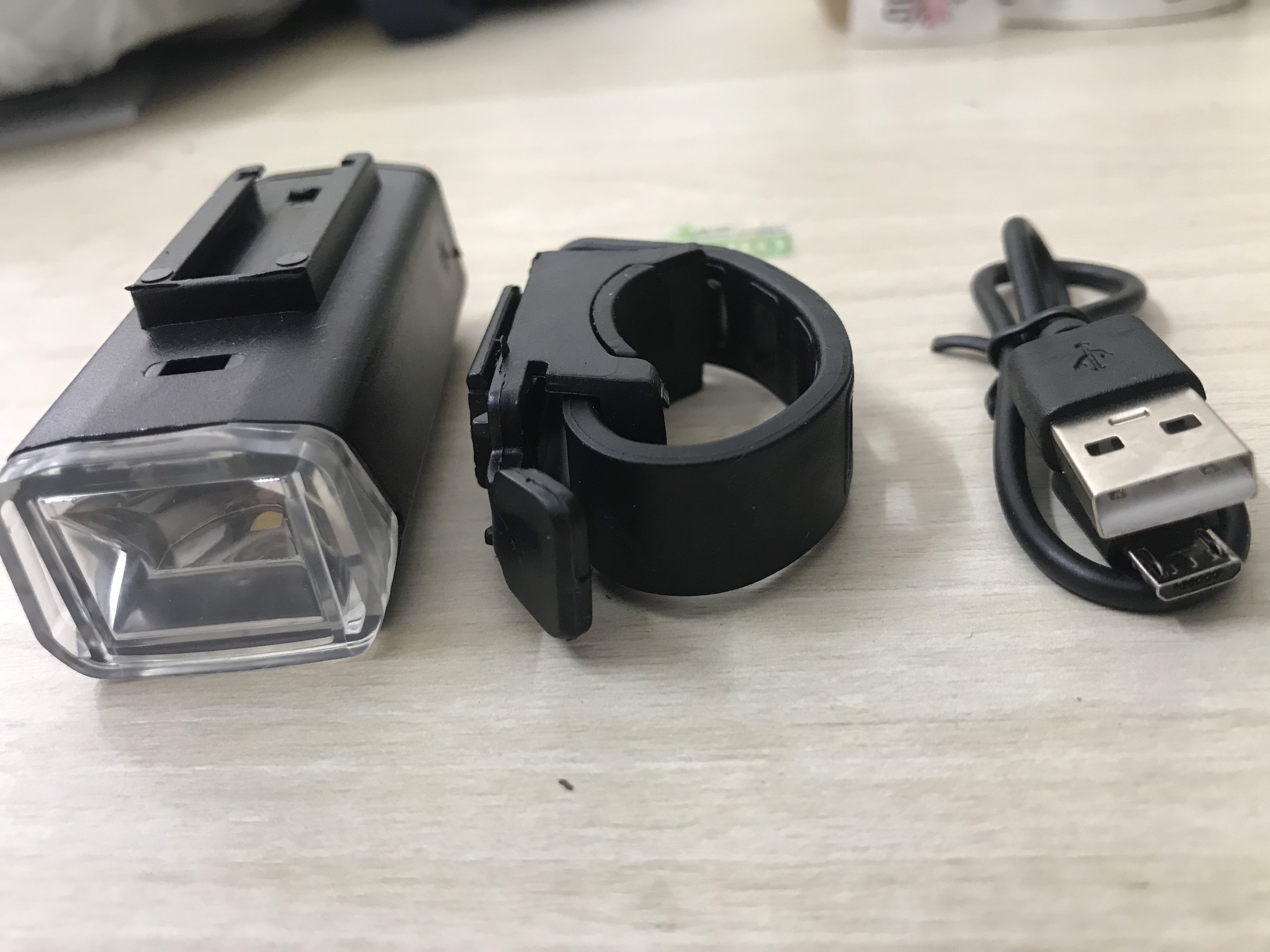 Đèn pin xe đạp chống nước sạc USB 3 chế độ sáng