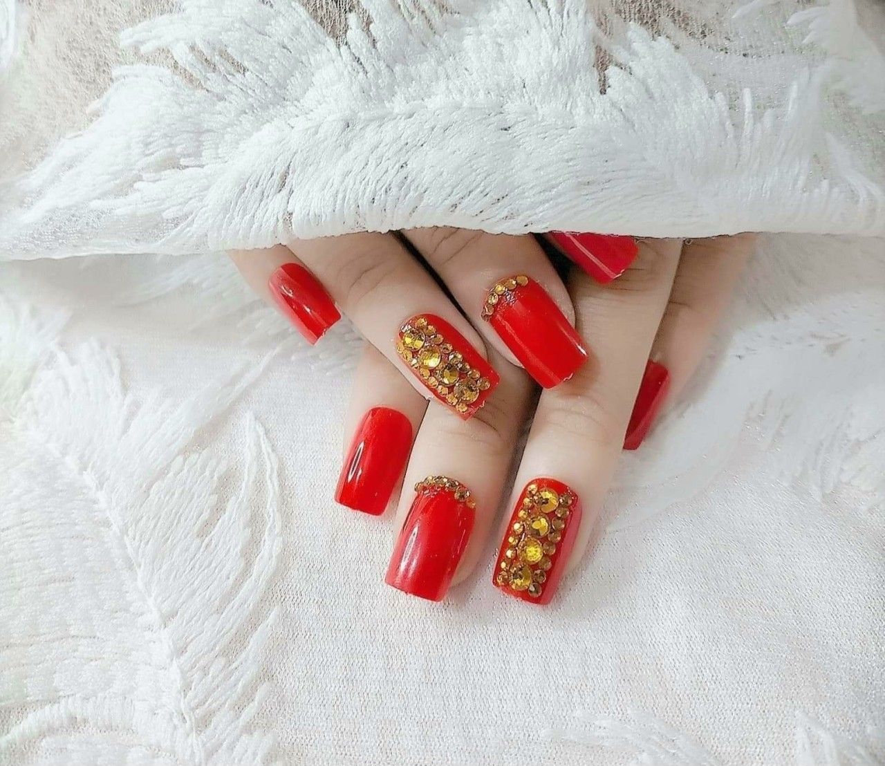 Bộ 24 Móng Tay Màu Đỏ Đính Đá Nổi Kèm Keo