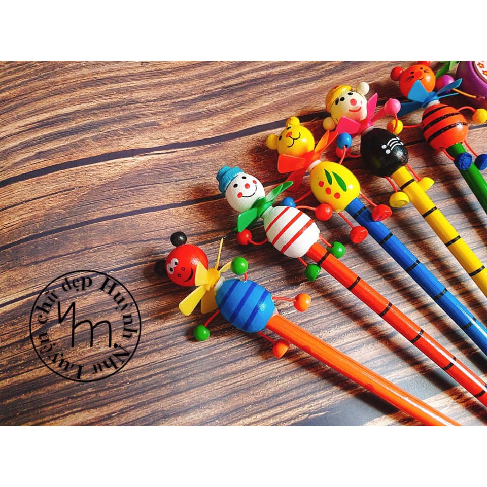 Bút chì có đồ chơi 3D lúc lắc