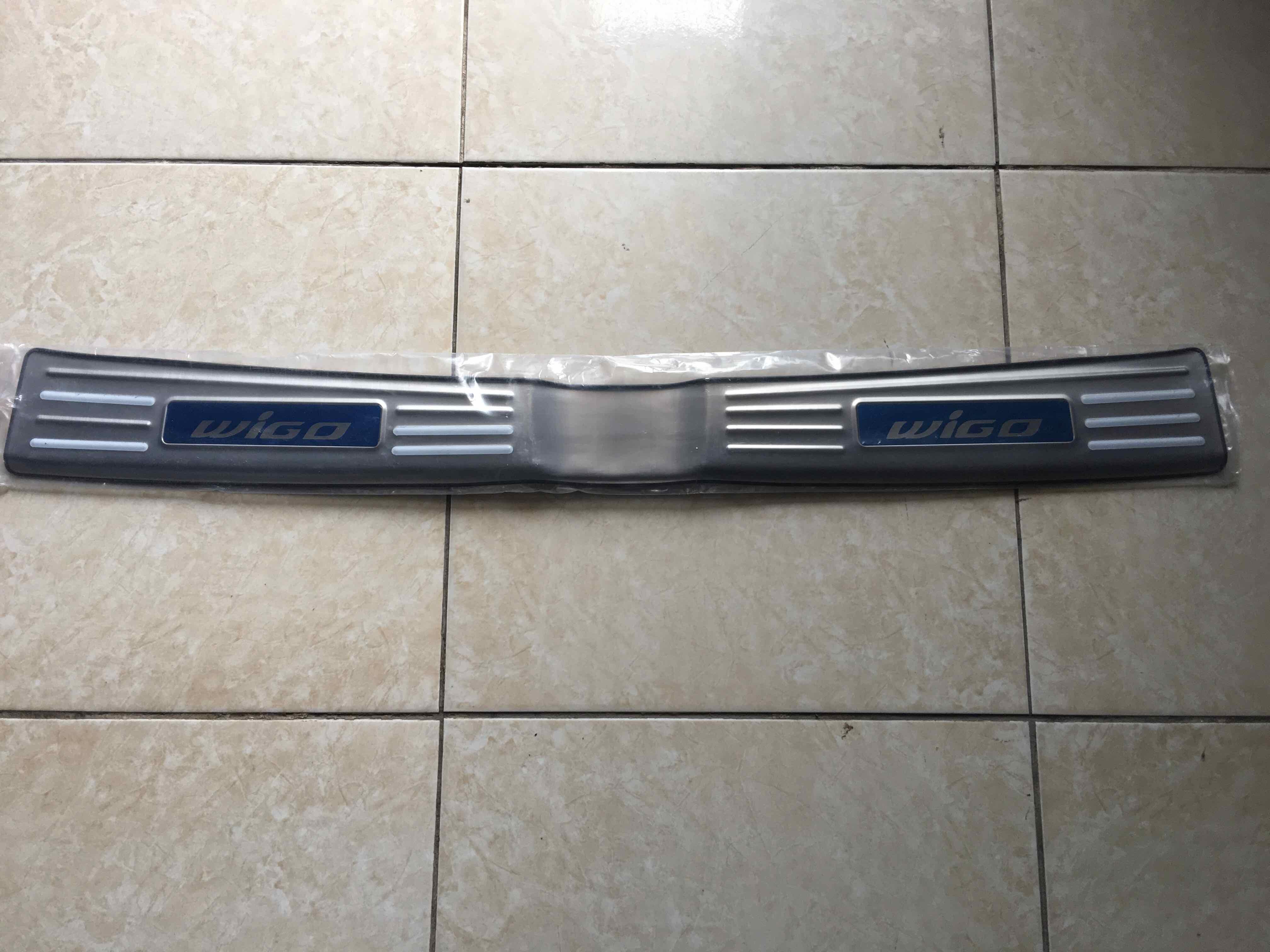 chống trầy cốp ngoài wigo