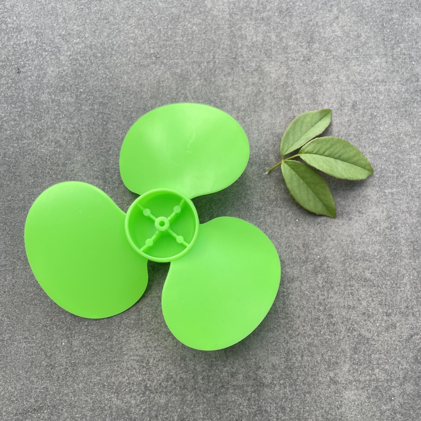 Cánh quạt nghịch 90mm 3 lá trục 2mm