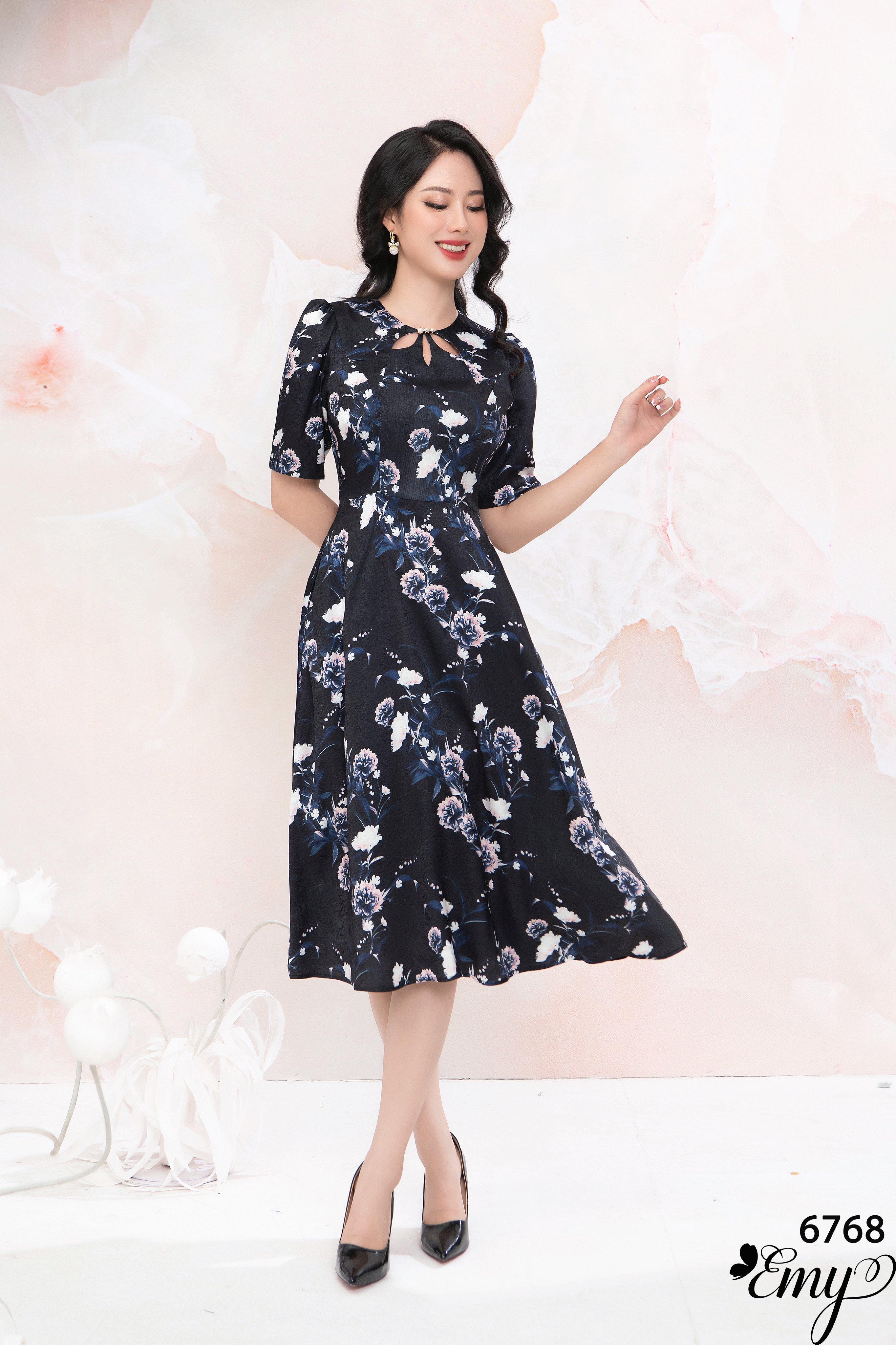 Đầm EMY EM6768 Xoè Cổ Tròn Khoét Giọt Nước