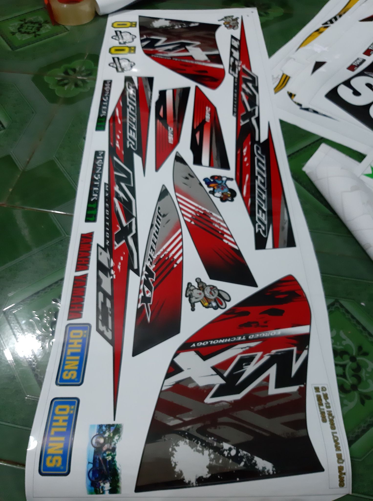tem rời jupiter MX đỏ xe đen