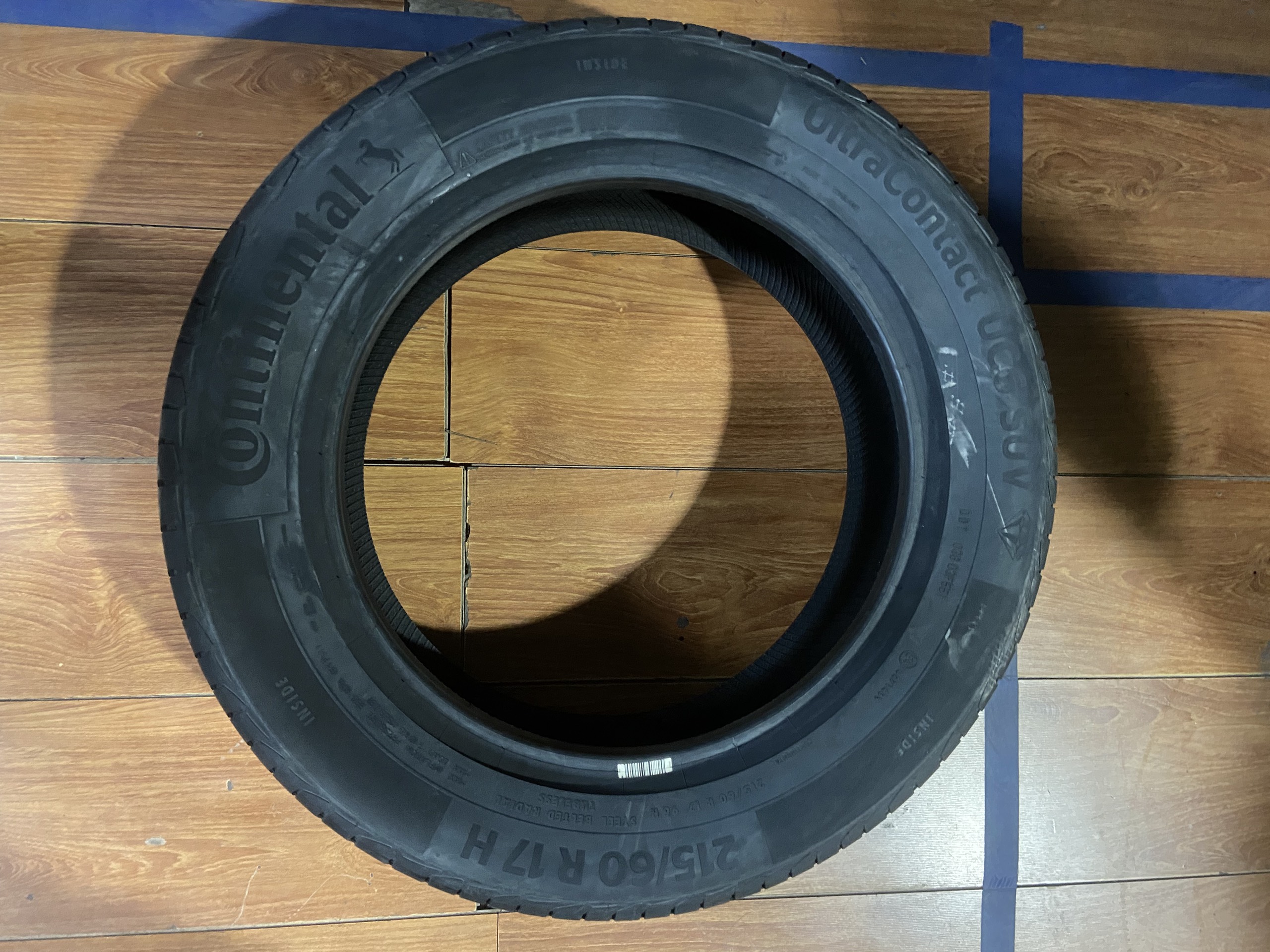 Lốp Continental 215/60R17 UltraContact UC6 SUV