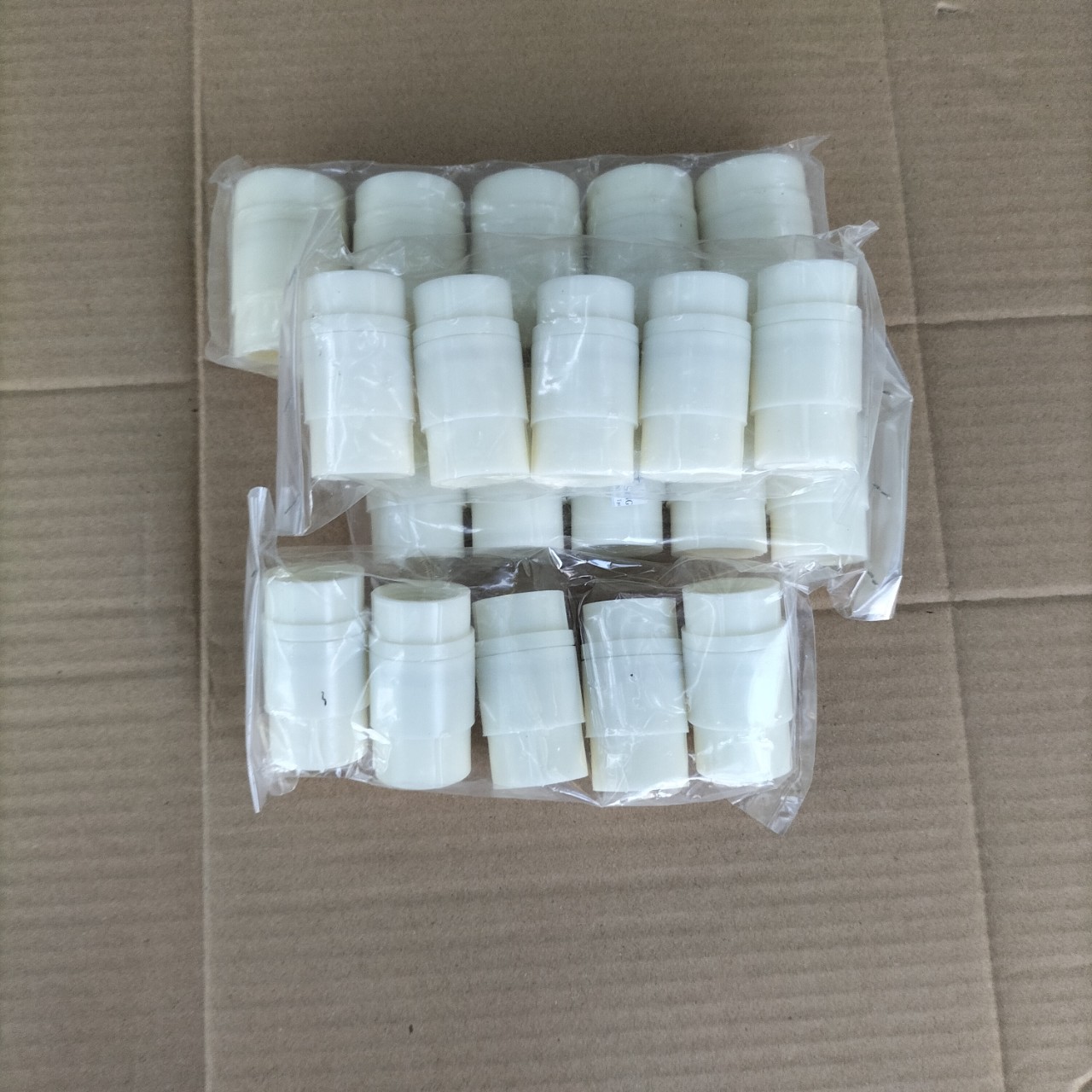 2 cái: Van 1 chiều nhựa có lò xo