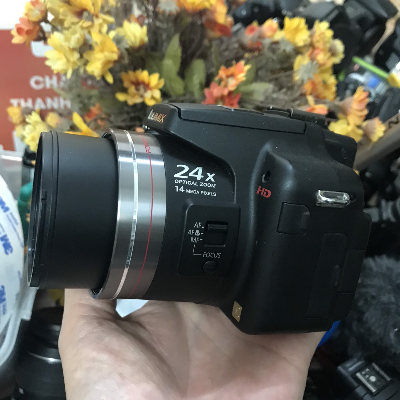 Máy ảnh Panasonic Lumix FZ100
