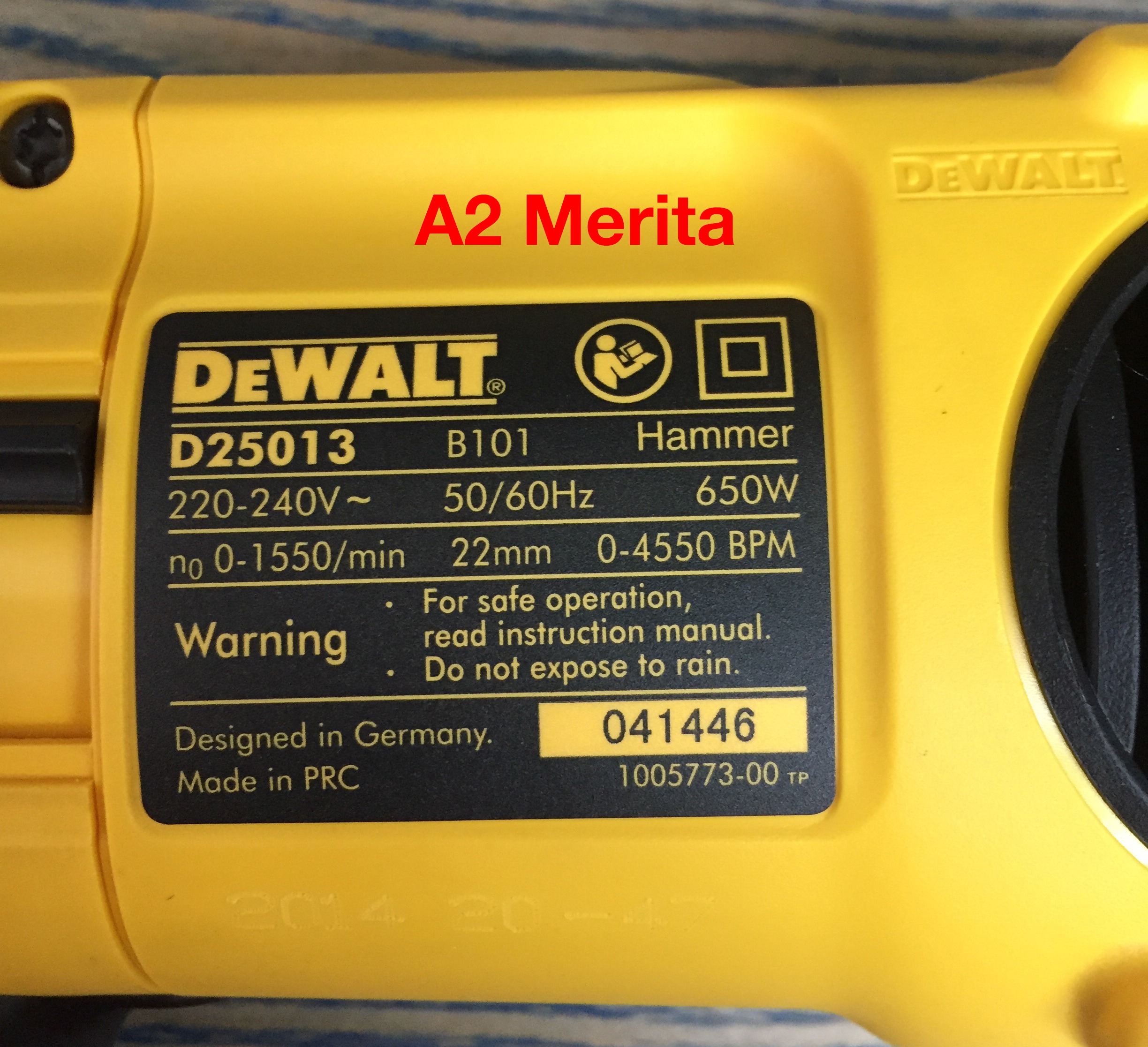 Máy Khoan 3 Chức năng  650W  DeWalt D25013K (Tặng kèm 3 mũi khoan beton)