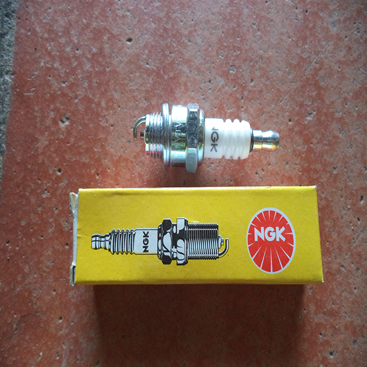 Buji NGK dùng cho máy cắt cỏ,máy phát điện,máy đầm cóc 2 thì của nhật bản ( mã BM6A)