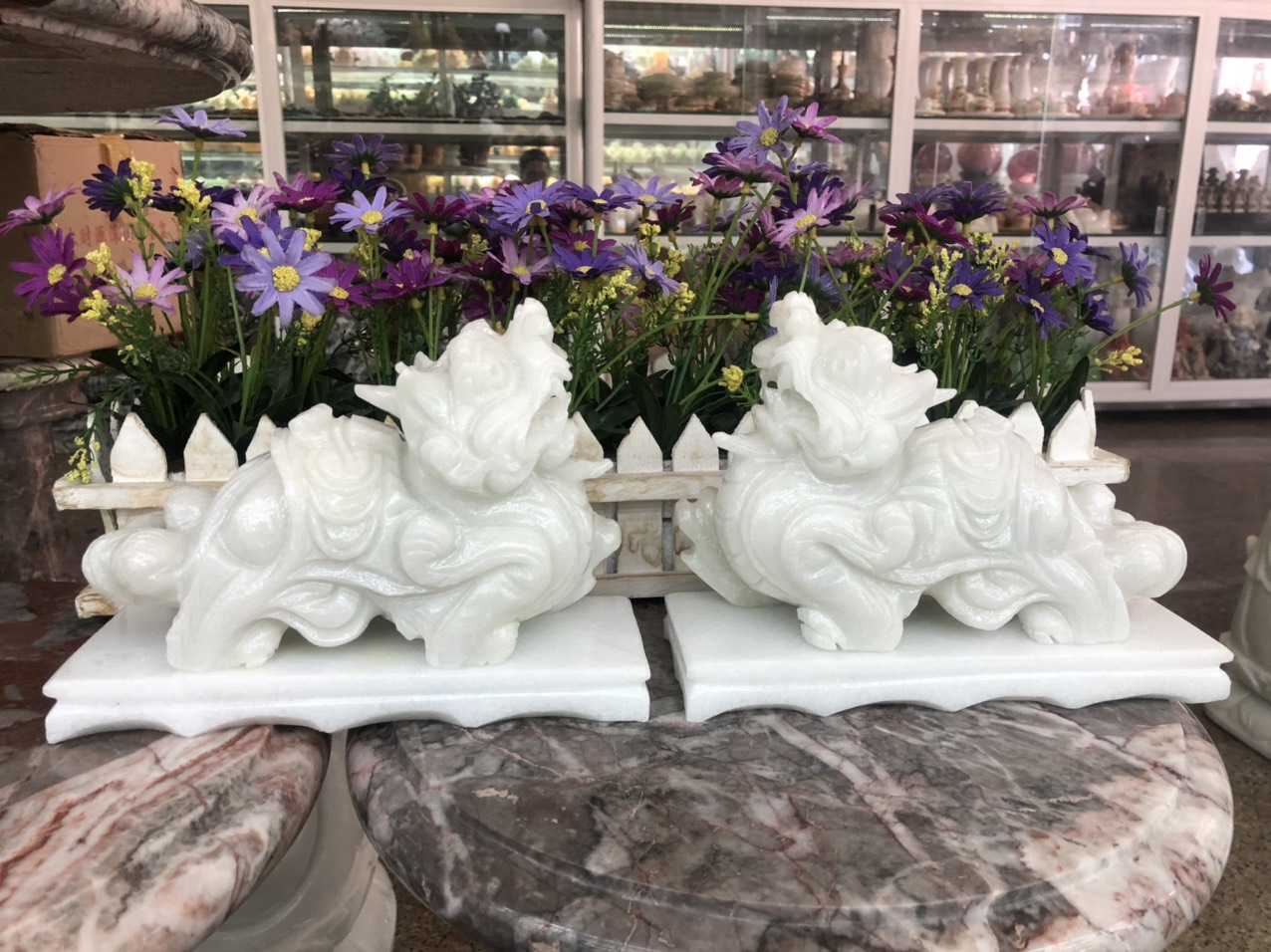 Cặp Tỳ Hưu phong thủy tài lộc đá cẩm thạch trắng có đế đá - Dài 20 cm