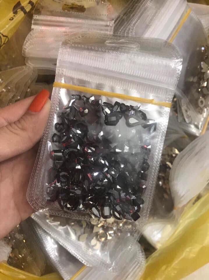 Đá khối chân vàng siêu bền, sáng - Mini Nails