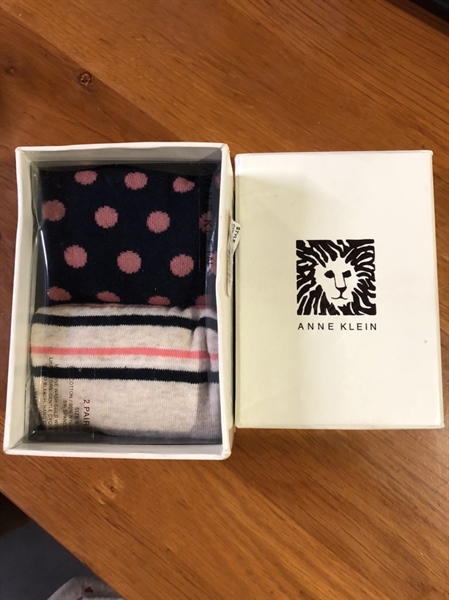 Hộp quà 2 đôi tất (vớ) nữ Anne klein Gift Box 2-Pack (Mỹ)
