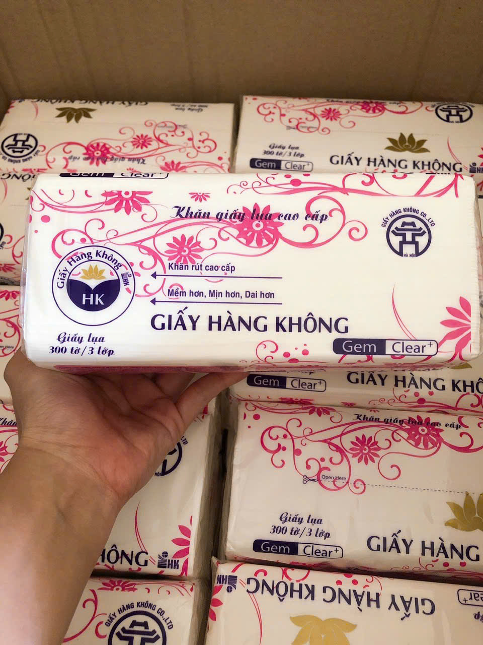 GIẤY RÚT LỤA HK 300 TỜ 3 LỚP 250GRAM