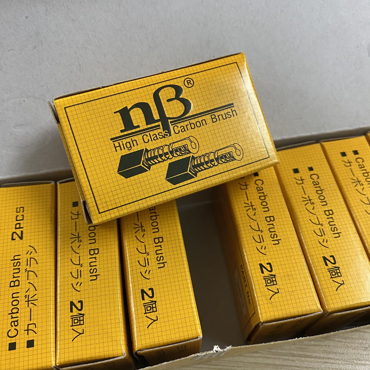 Chổi than E64 NB kích thước 6x10x18mm
