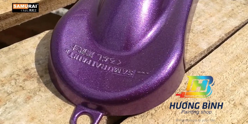 Sơn xịt Samurai màu Tím Đậm - 1142 (cần sử dụng với nền màu Bạc mới lên được màu chuẩn và đẹp)
