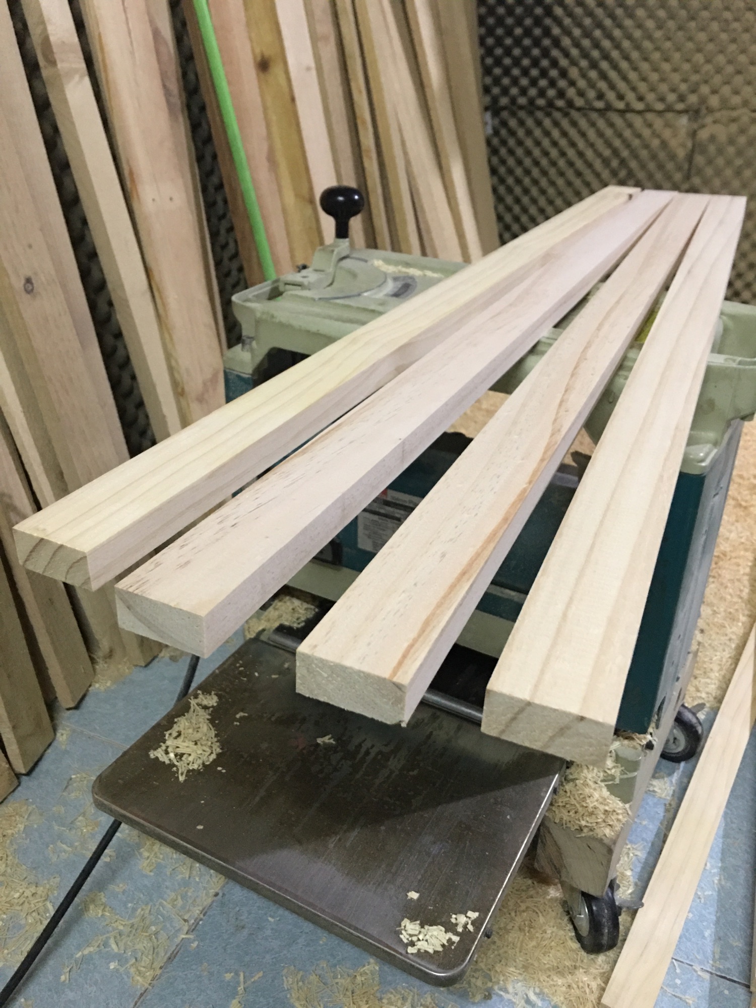 Bó 4 thanh gỗ thông vuông 2x4cm, dài 1m bào láng 4 mặt đẹp dùng làm khung sườn, làm xương, trang trí