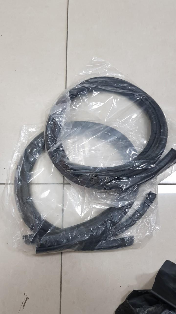Gioăng lõi thép cột B 0,8m. Ron giảm ồn, chống bụi, ngăn nước, cách nhiệt xe hơi bán 1 đôi