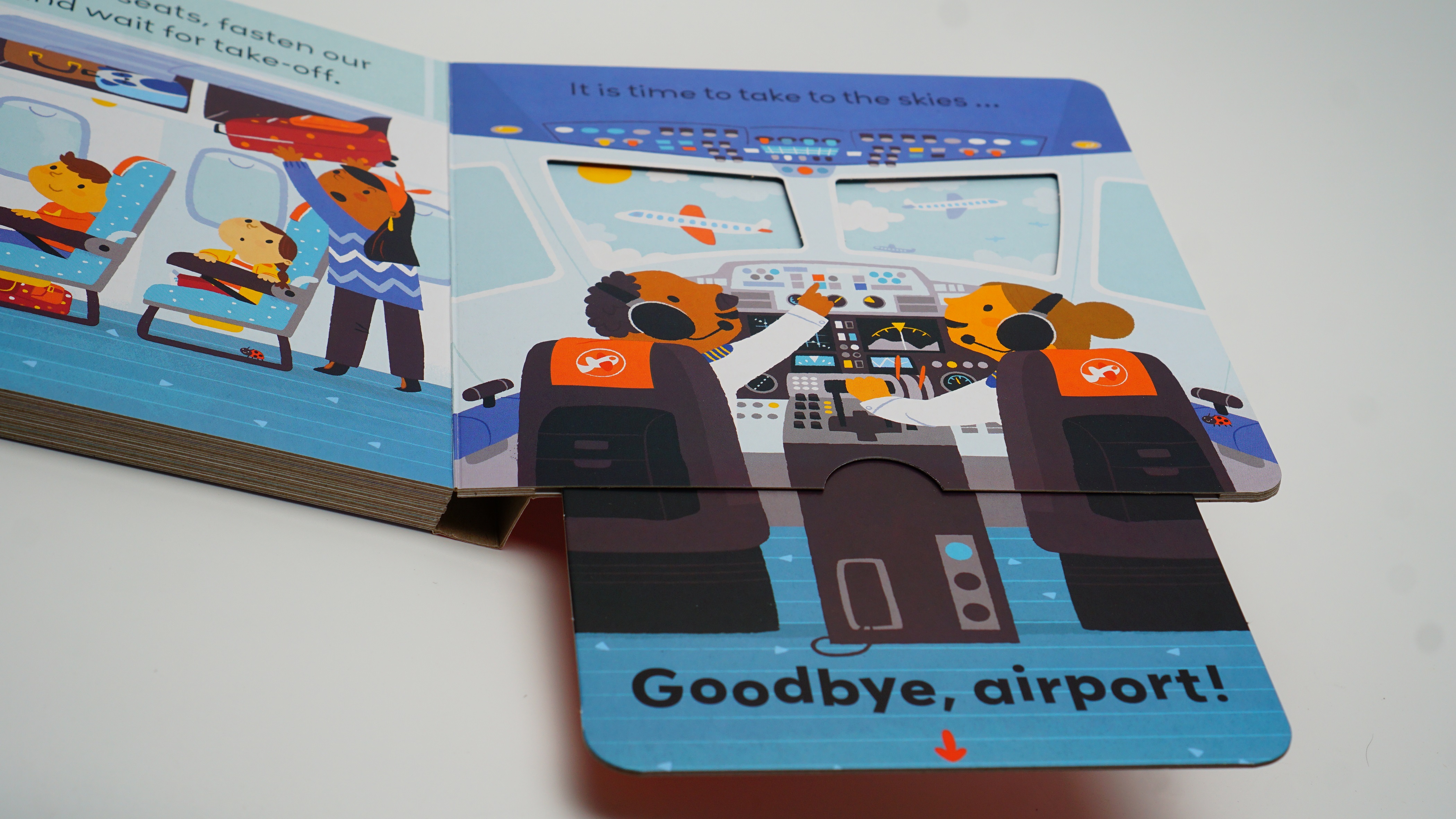 Little World: At the Airport : A push-and-pull adventure