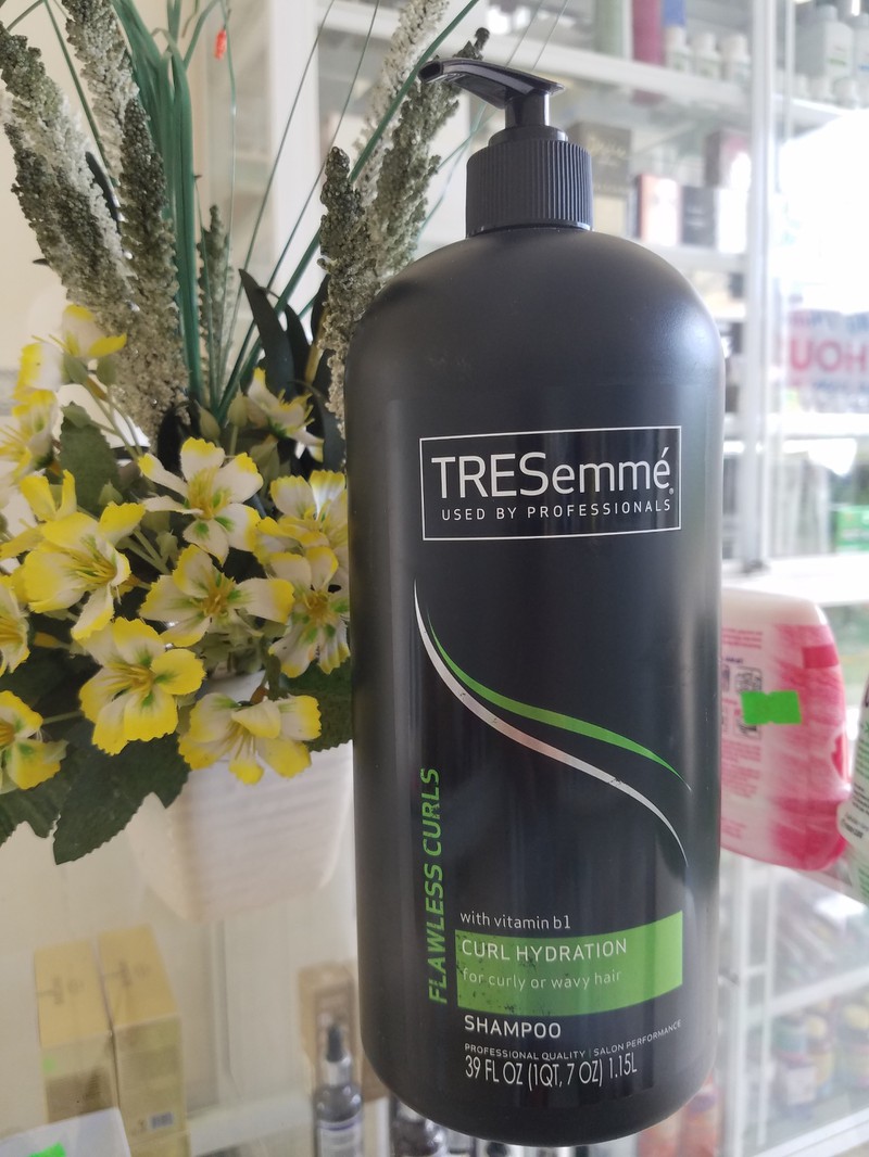 Dầu Gội TRESemmé  Curl Hydration 1.15 L Mỹ Cho Tóc Xoăn & Tóc Uốn