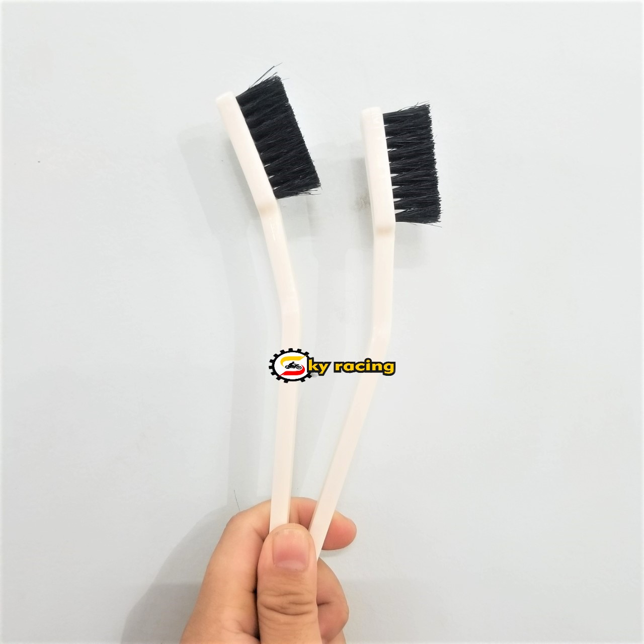 Bàn chải nhựa nhỏ vệ sinh sên xe, vệ sinh lồng máy, ....
