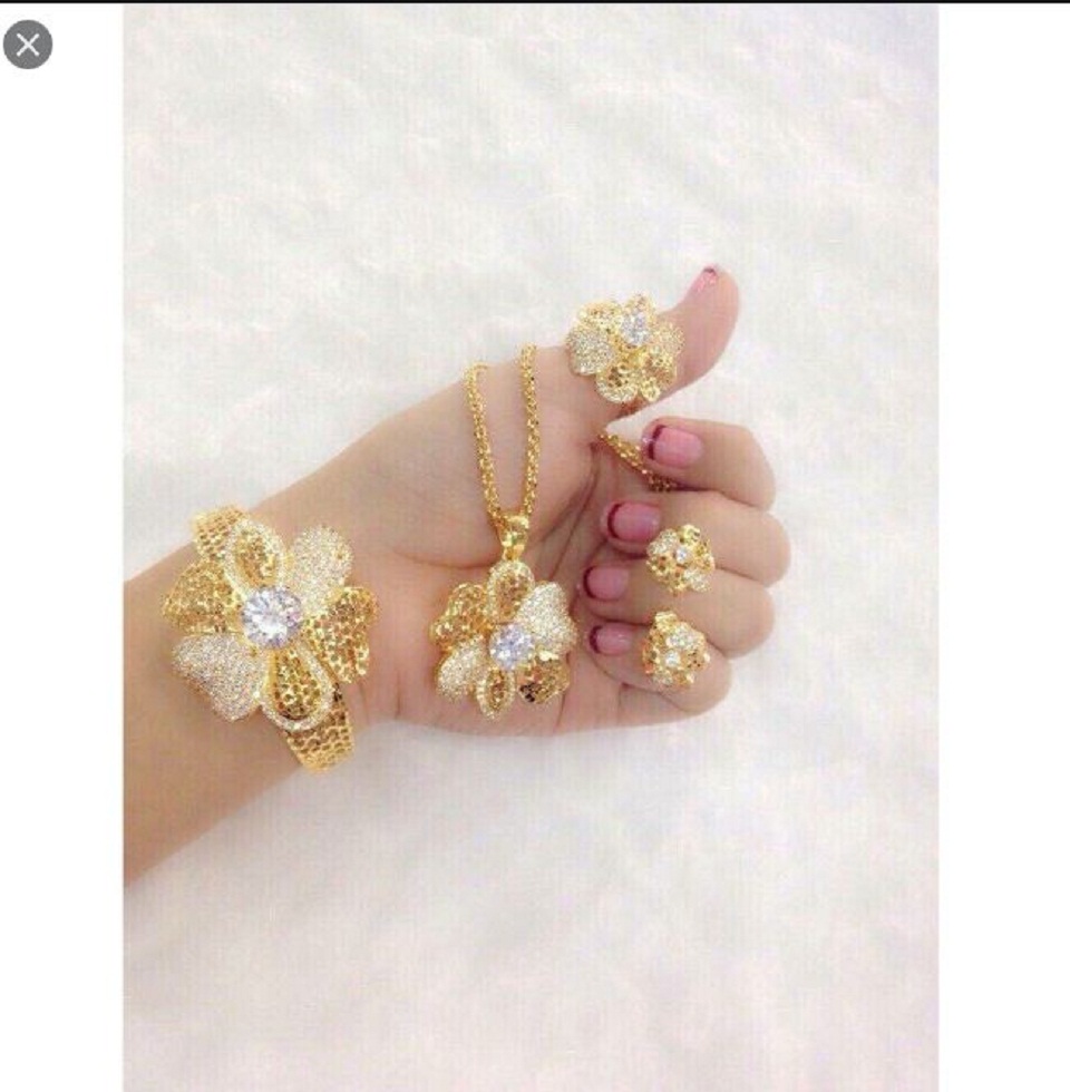bộ trang sức đá đỏ quý phái