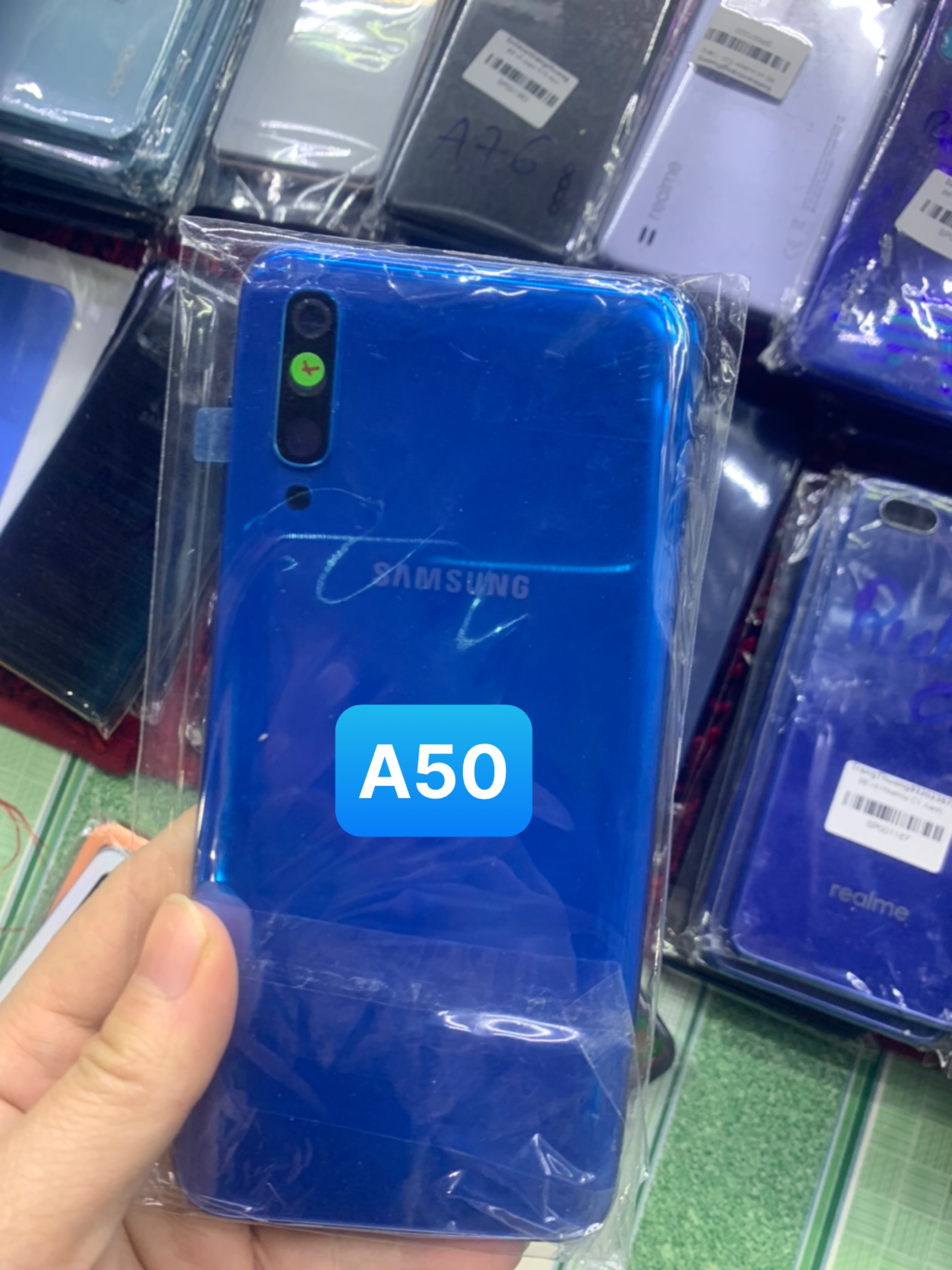 Bộ xương vỏ zin new sam sung A50 (GỒM :LƯNG,SƯỜN ,PHÍM BẤM,KÍNH CAM)