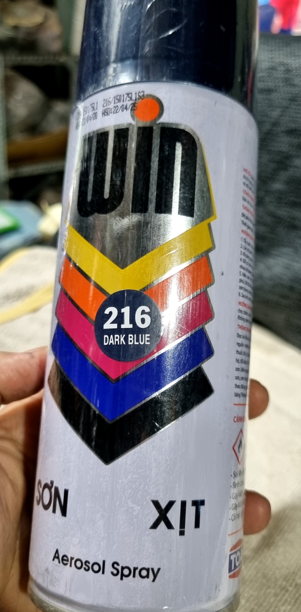 Sơn xịt màu xanh dương đậm A216  WIN ( 400 ml ) ( như hình)