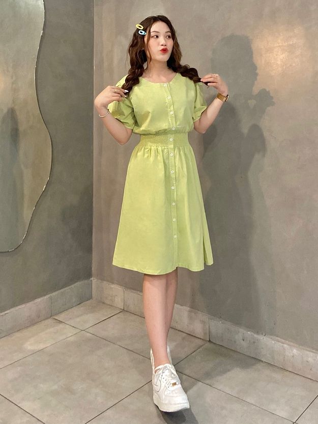 Đầm dáng suông, dài tay, cách điệu nhún eo, tay áo, có cúc cài, màu rêu nhạt - lovadova 22d05c003