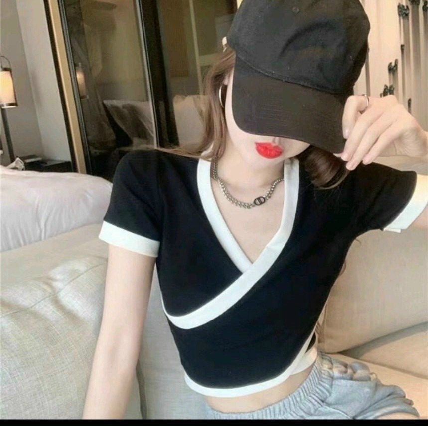 Áo croptop viền thân chéo