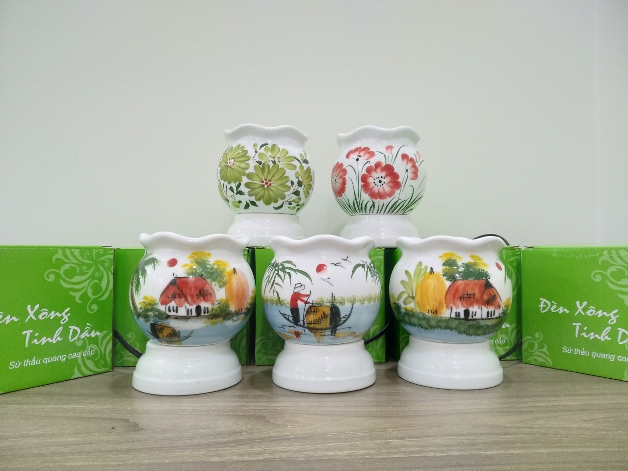 Đèn Xông Tinh Dầu Sứ Thấu Quang (Mẫu Ngẫu Nhiên)