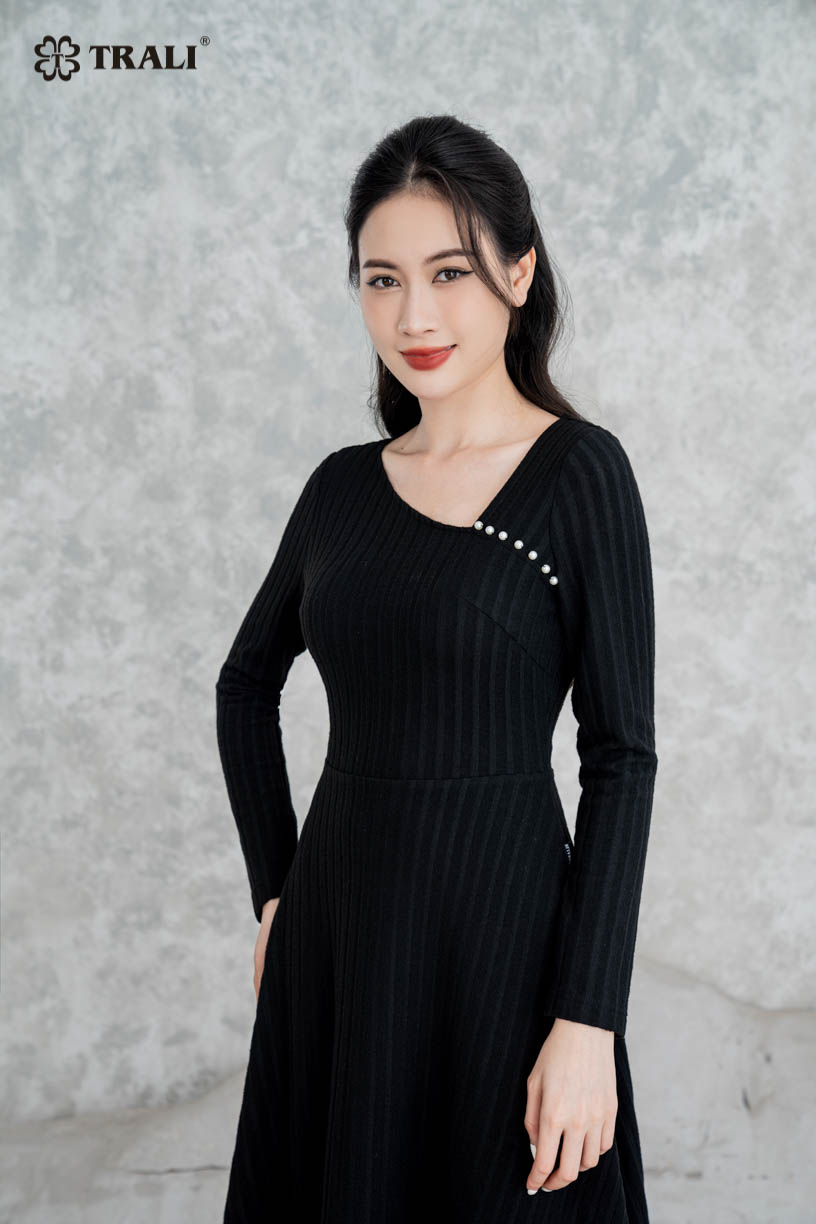 Đầm Len Nữ TRALI 23229 Màu Đen
