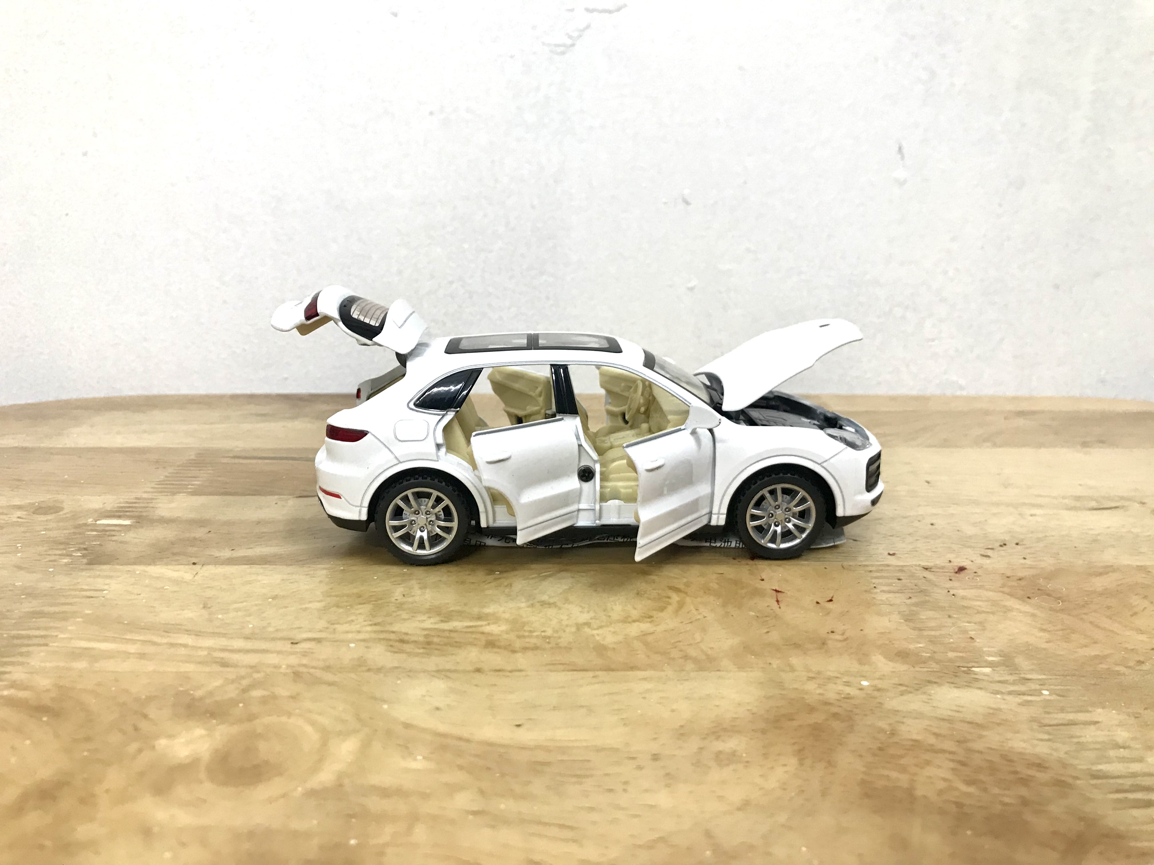 Mô hình xe Porsche Cayenne _ Tỷ lệ 1:32