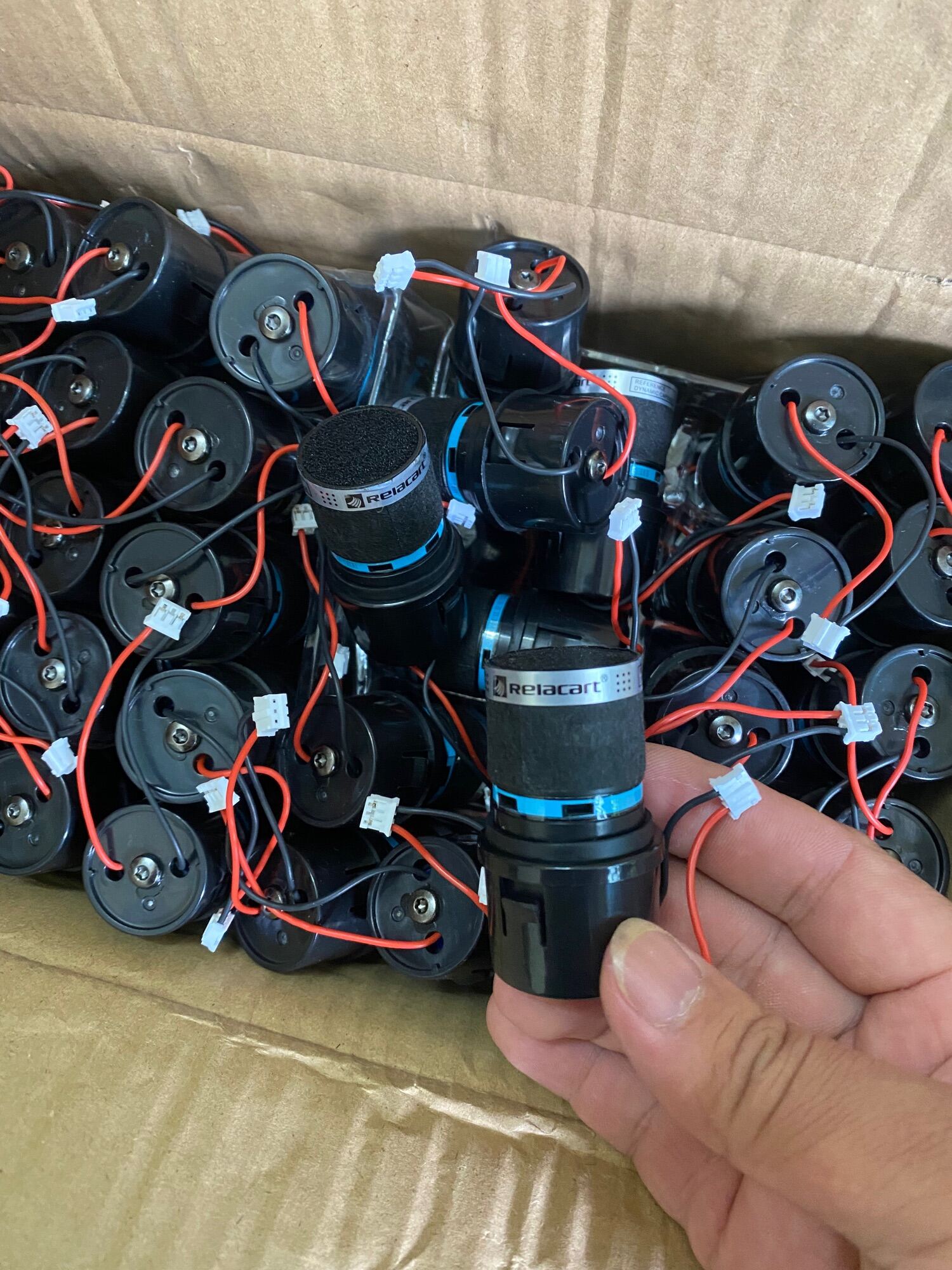 Con Mic Relacrt 3300 gia 200k một cái