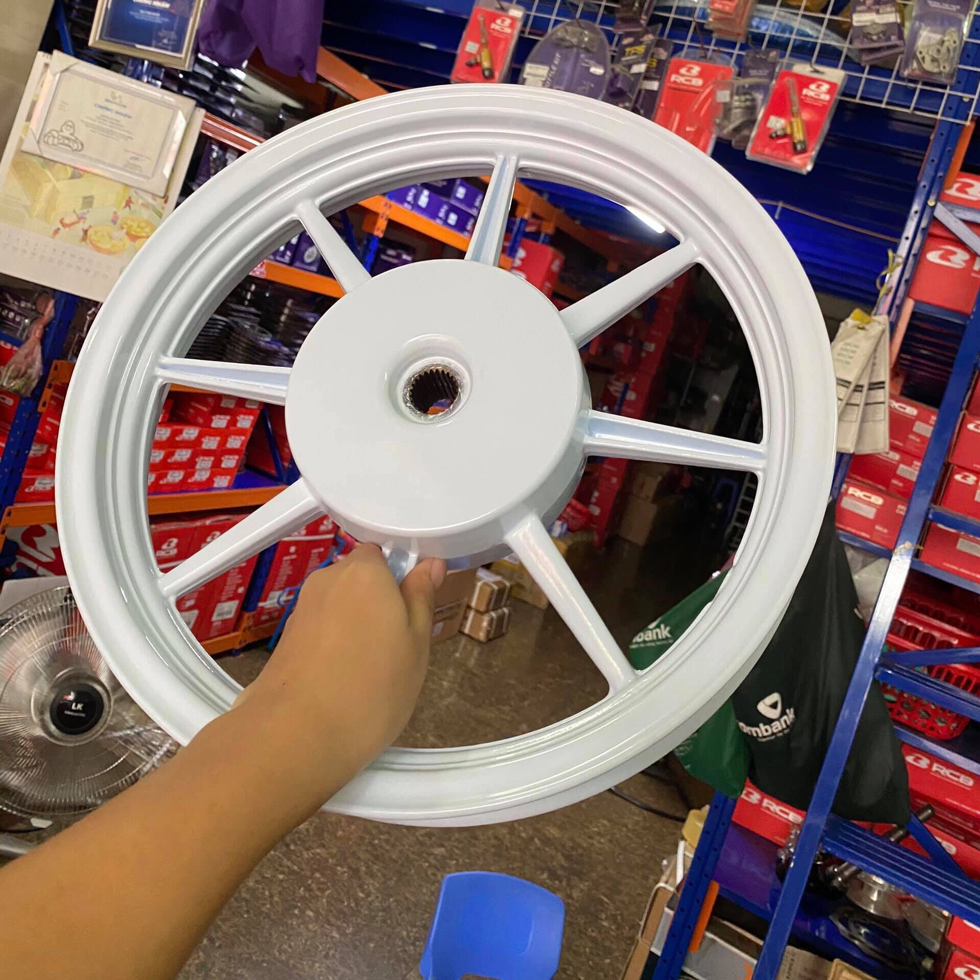 Mâm RCB 8 cây gắn Vario, Click Trắng