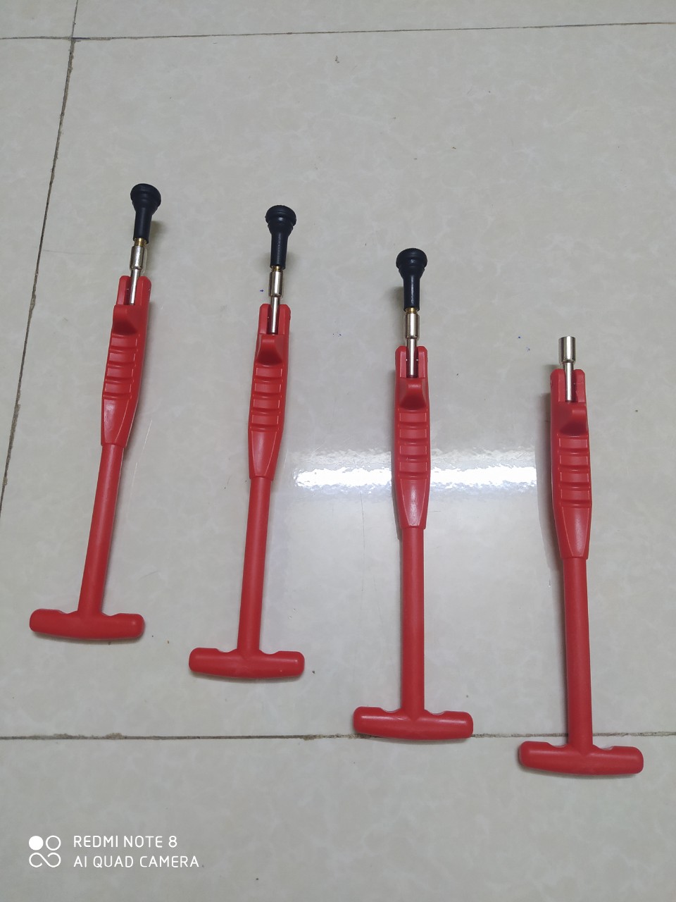 Cây rút van xe lốp không ruột để thay van mới