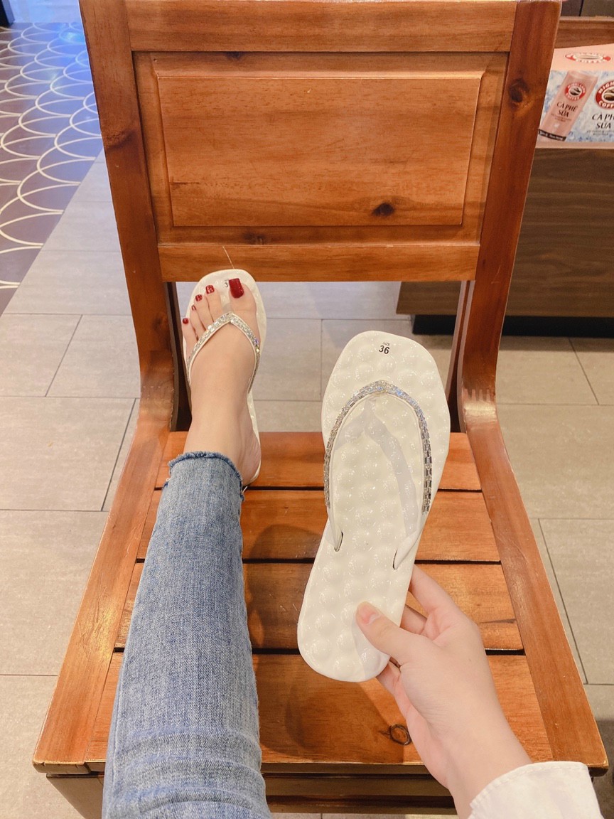[HCM]Dép kẹp nữ đính đá da bóng mang sáng chân cực kì