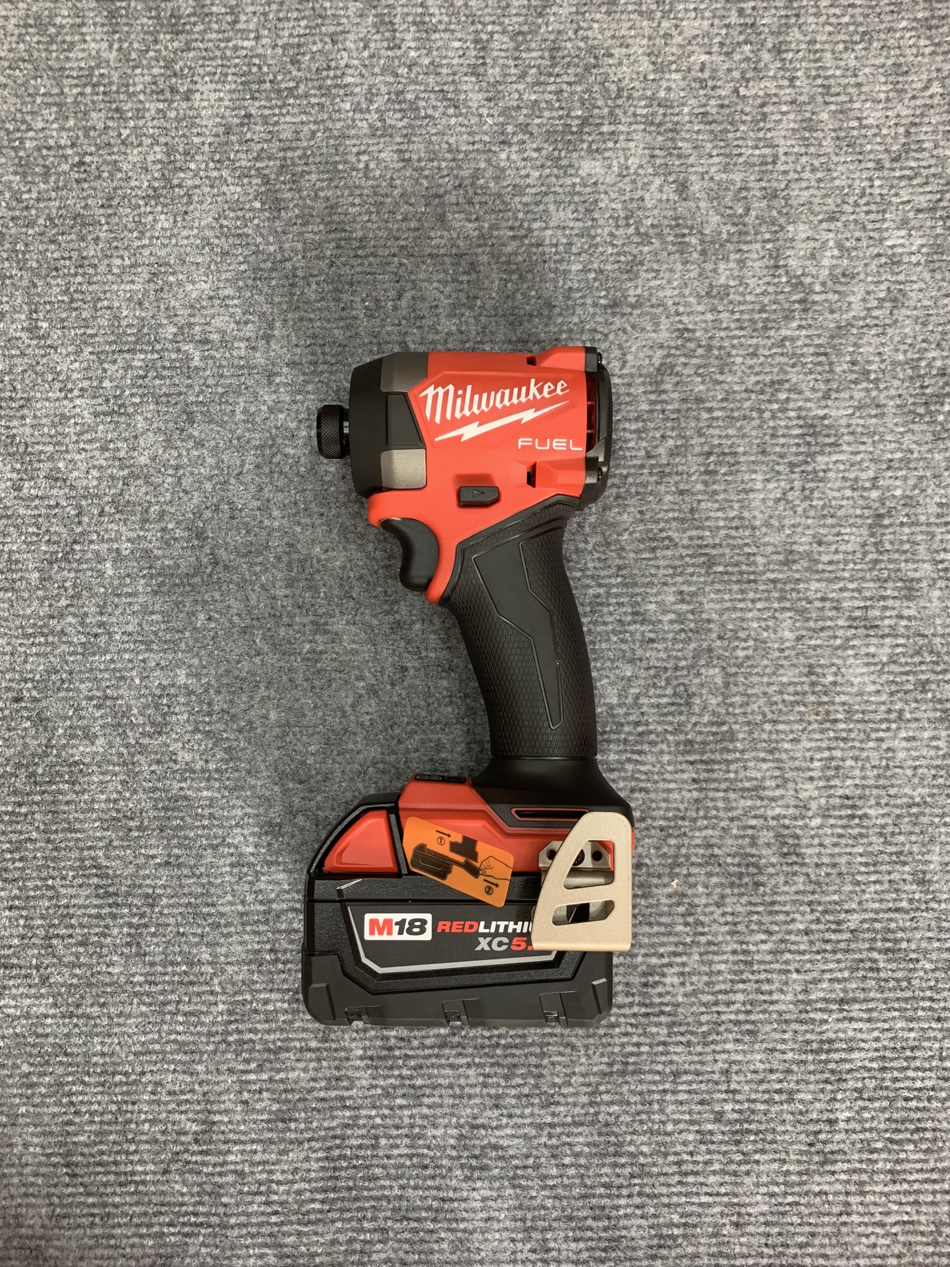 Máy vặn vít pin 18V FUEL Milwaukee 2953