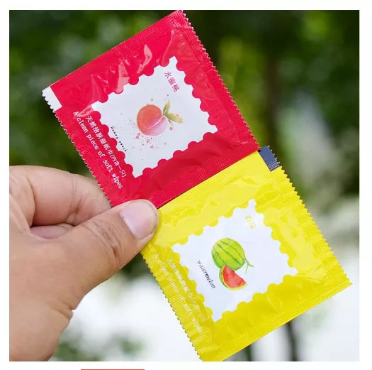 Khăn Giấy Ướt Gói Vuông Mini Tiện Dụng (Mẫu Giao Ngẫu Nhiên)