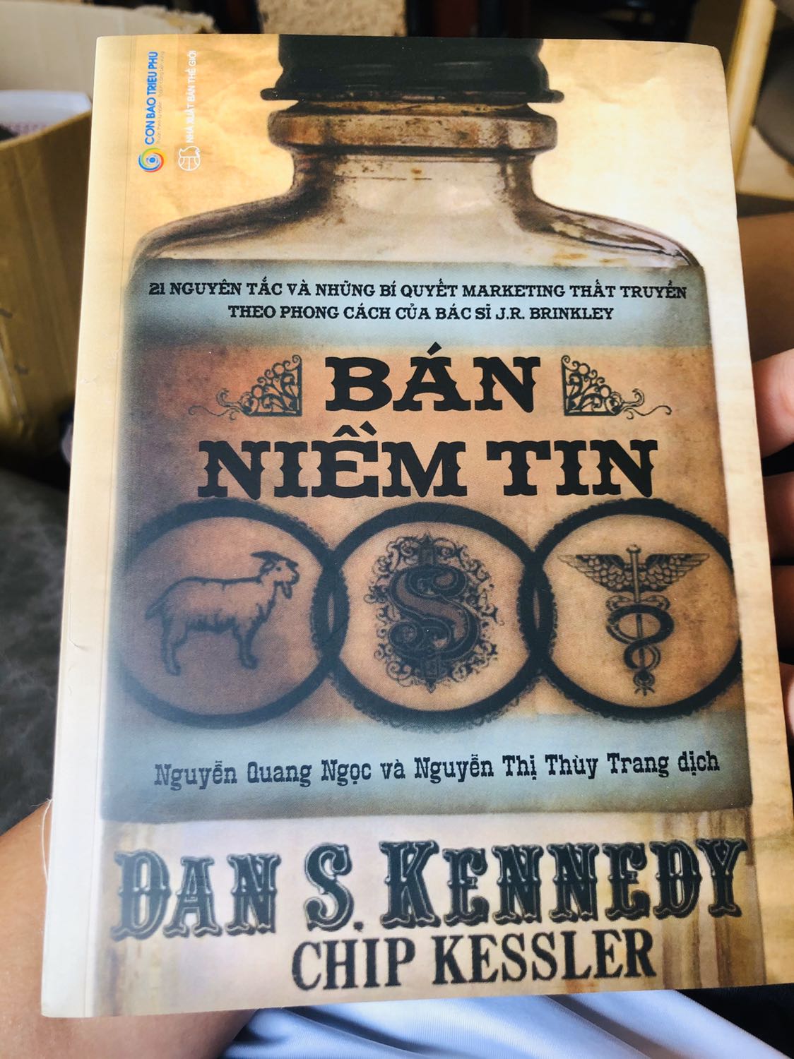 Bán niềm tin