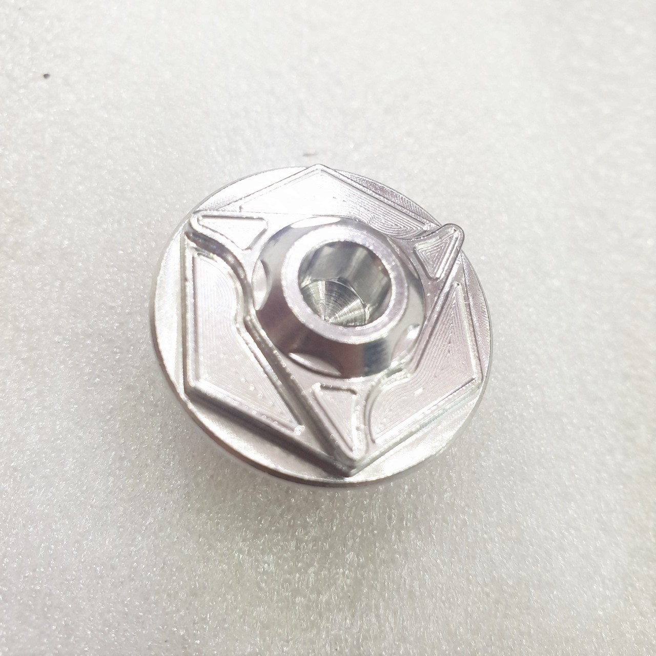 Ốc Thăm Nhớt Salaza V2 Inox gắn cho Suzuki