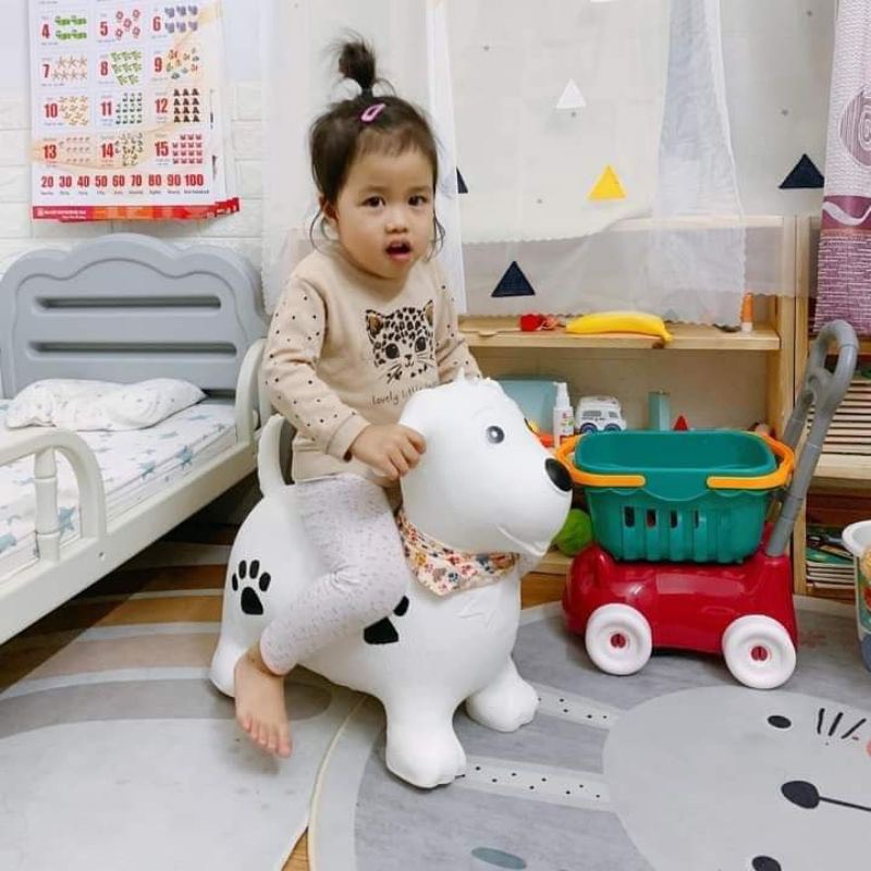 (tặng kèm bơm tay) Thú nhún Cún con Toys đen khăn yếm