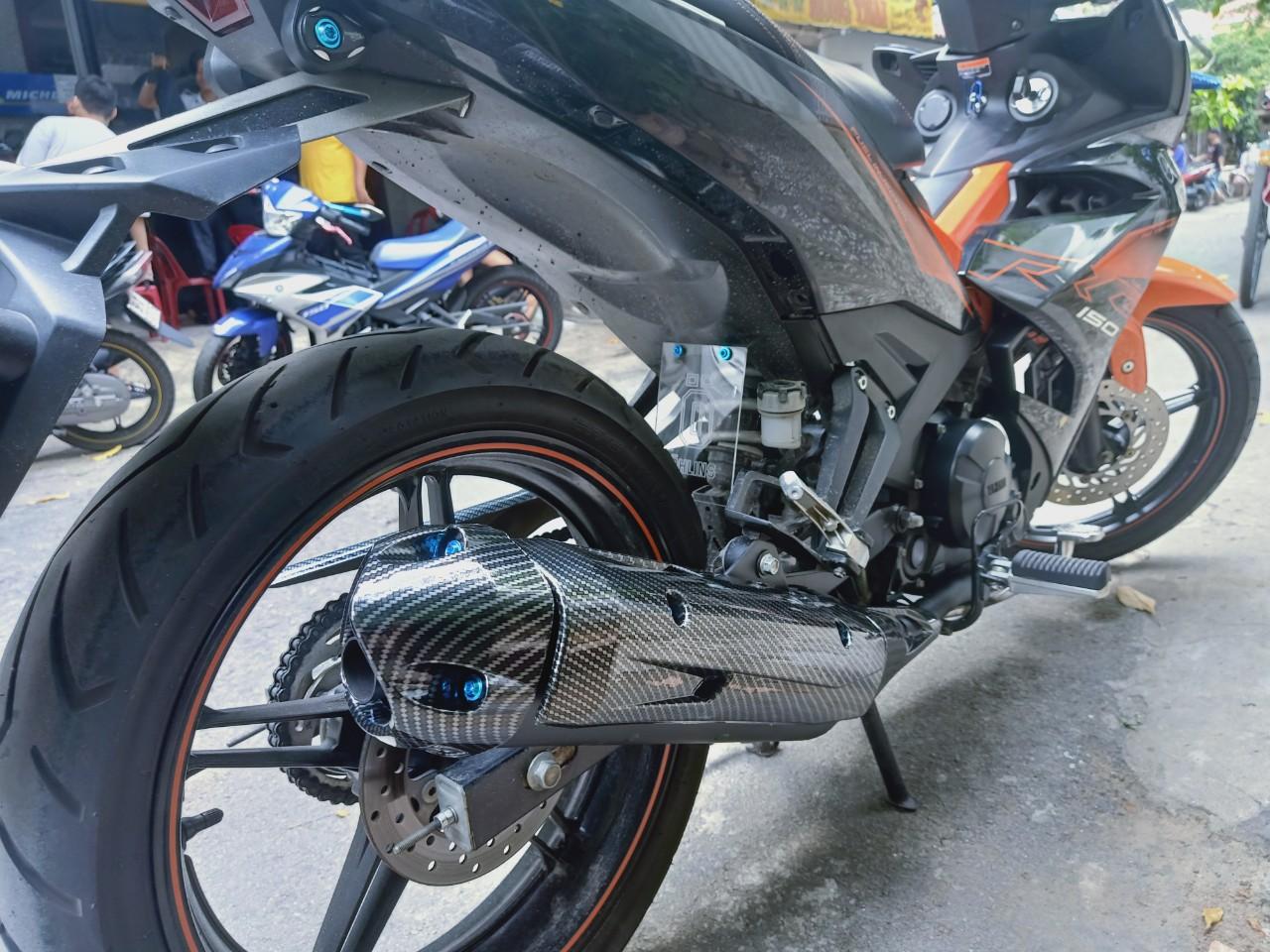 [HCM]CHỤP PÔ (ĐUÔI PÔ) CACBON EXCITER 150