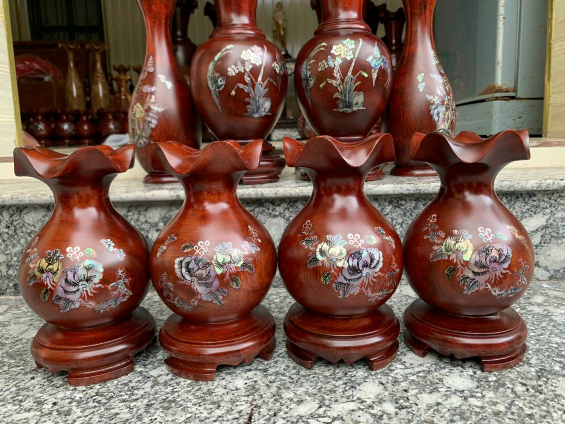 Cặp Lục bình gỗ lim cẩn hoạ tiết hàng nguyên khối cao 25cm