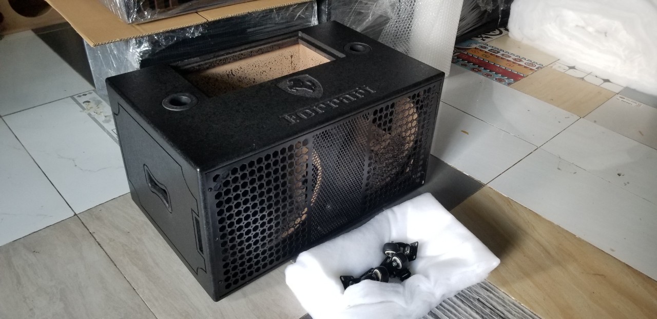 vỏ thùng loa 2 bass 30 đôi mạch 19x38 (lưới sắt)