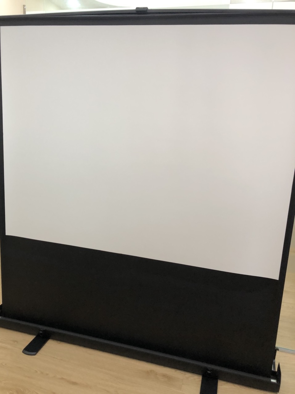 MÀN CHIẾU ĐỂ SÀN 72 INCH- DALITE