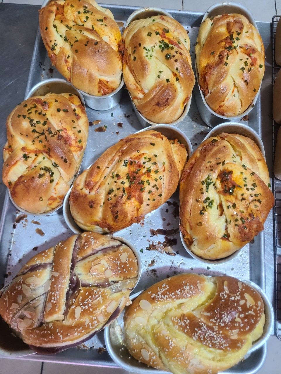 Bánh mì hoa cúc đậu đỏ - 350gam ( bánh mới mỗi ngày)