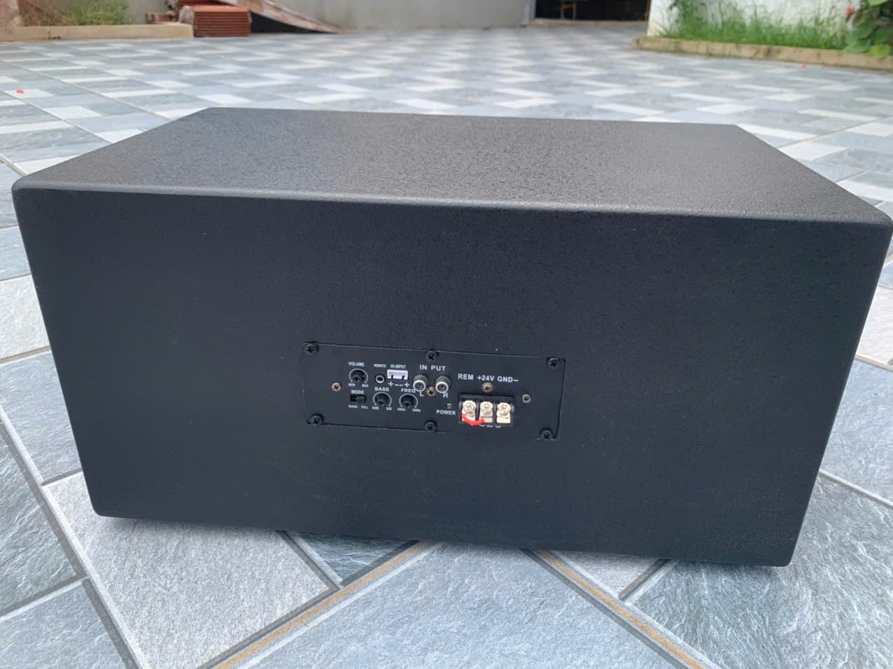 Loa sub ô tô bass kép 20 JBL chạy điện 12 hoặc 24v công suất lớn chất âm hay uy lực