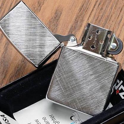 Bật Lửa Zippo Diagonal Weave 28182