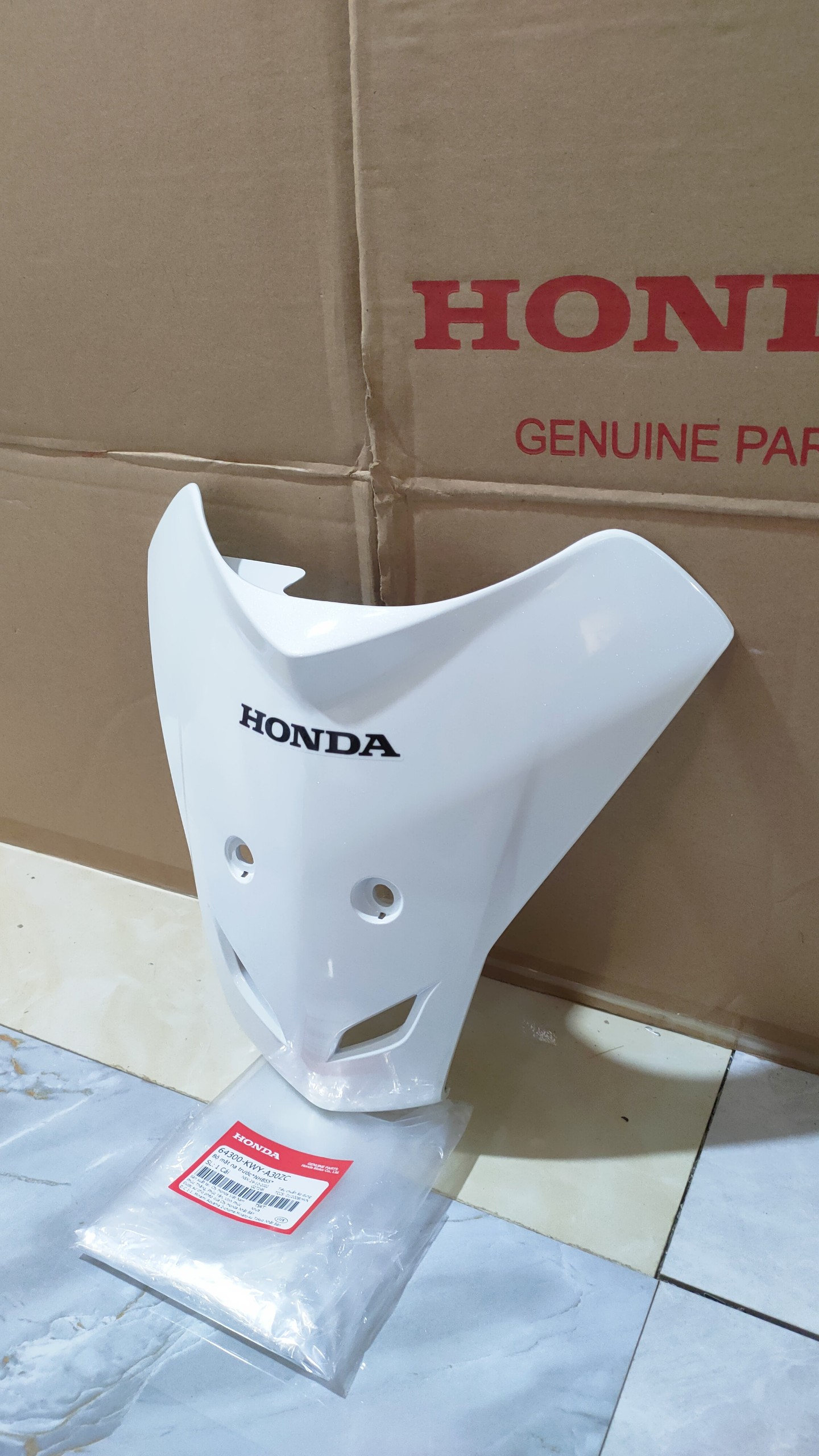 Mặt nạ wave alpha năm 2013 màu trắng